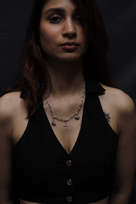 Title image of the blog 'Pairing jewellery with western necklines!'