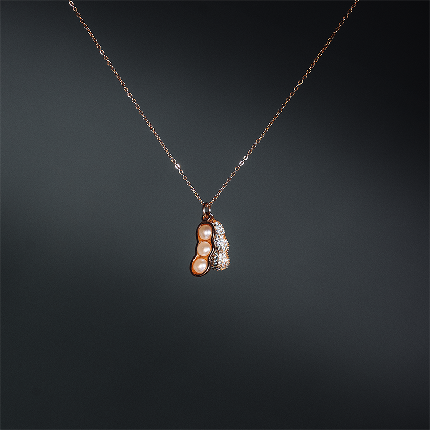 Sterling silver rose gold pendant with pea and its cover