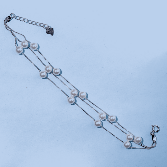 Pearlita pearl bracelet, with the intricacies of high quality pearls, fitted on a distance