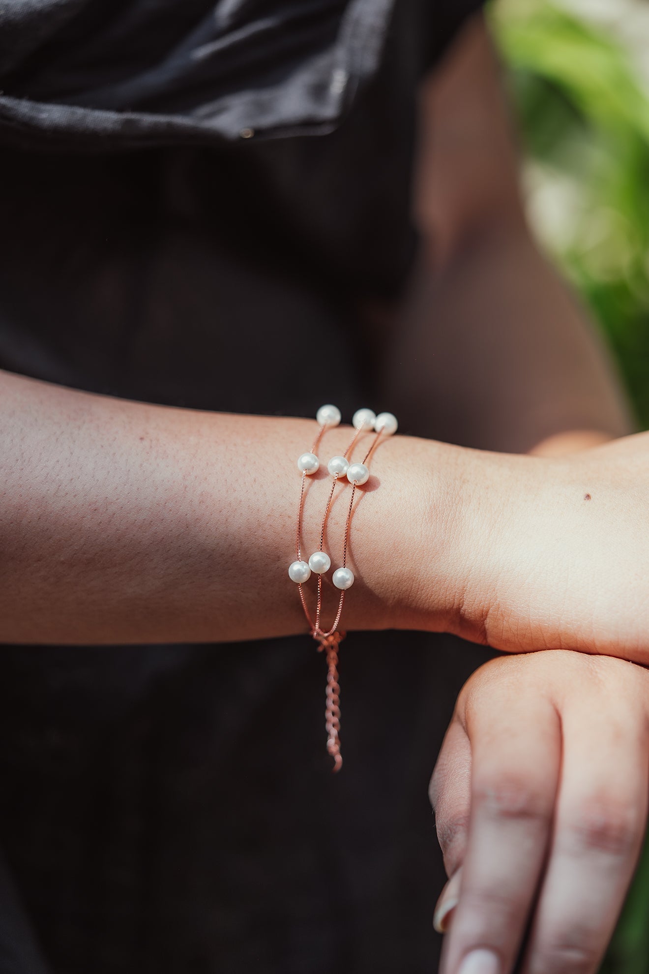 Pearlita pearl bracelet, with the intricacies of high quality pearls, fitted on a distance