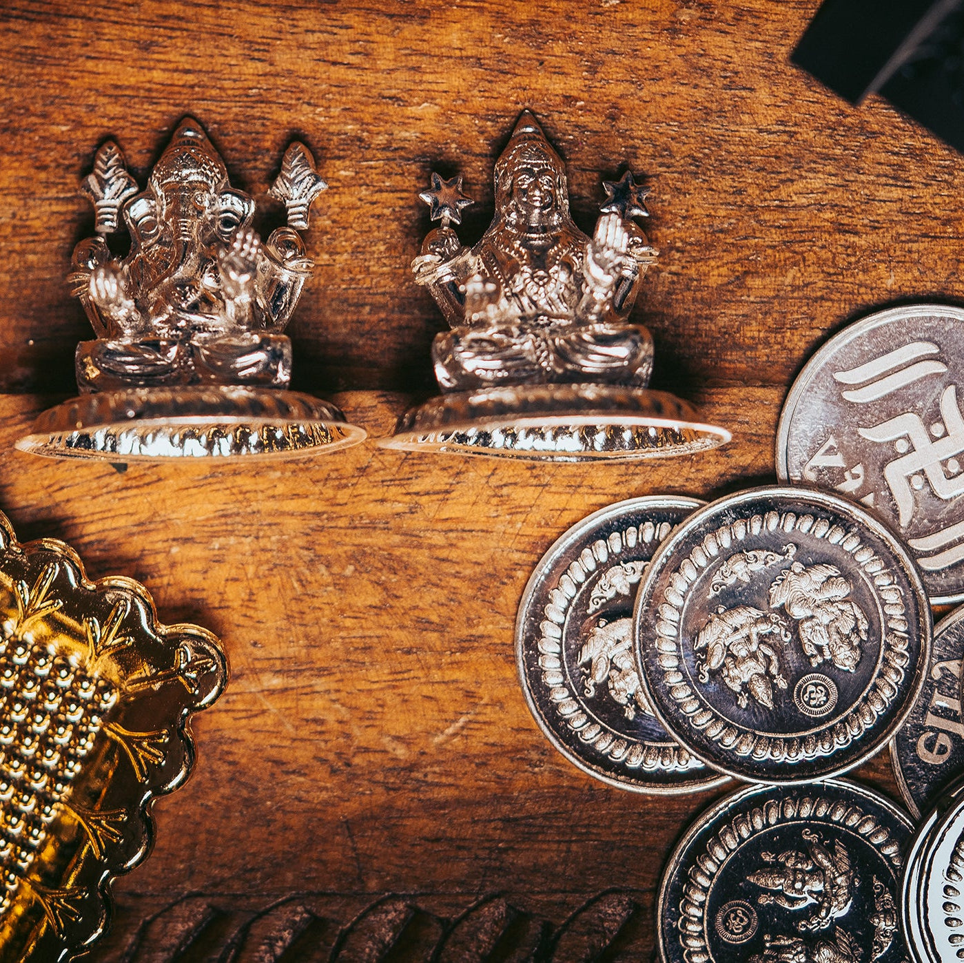 Lord ganesha and Lakshmi Ji idol with 10grms 9999 coins, Diwali