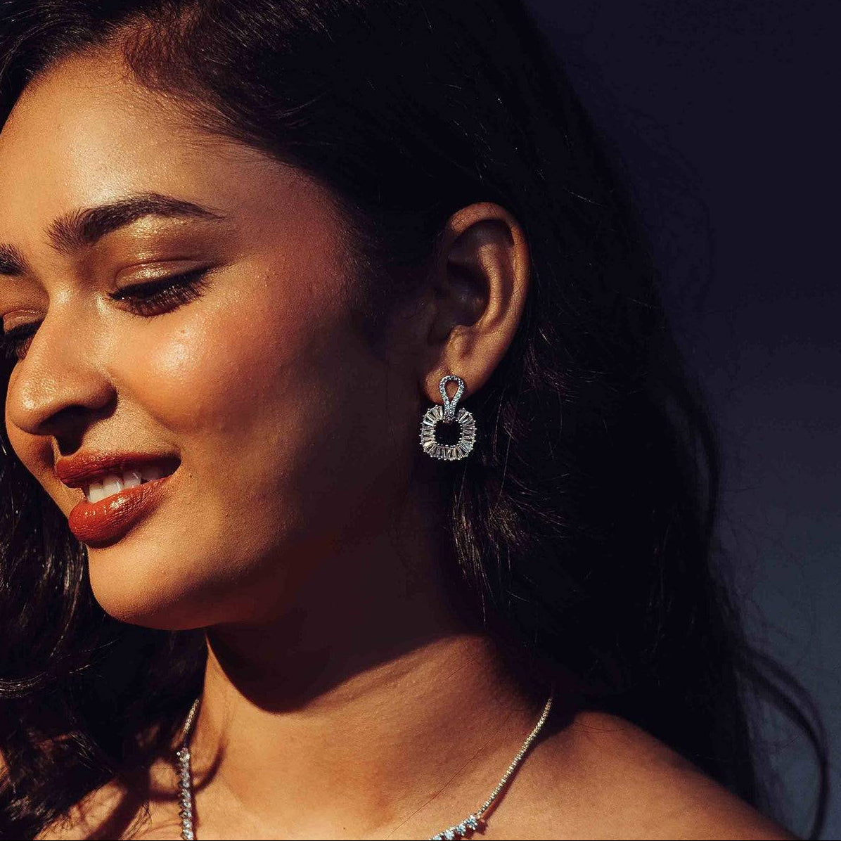 Sterling silver elegant round shaped dangling earrings