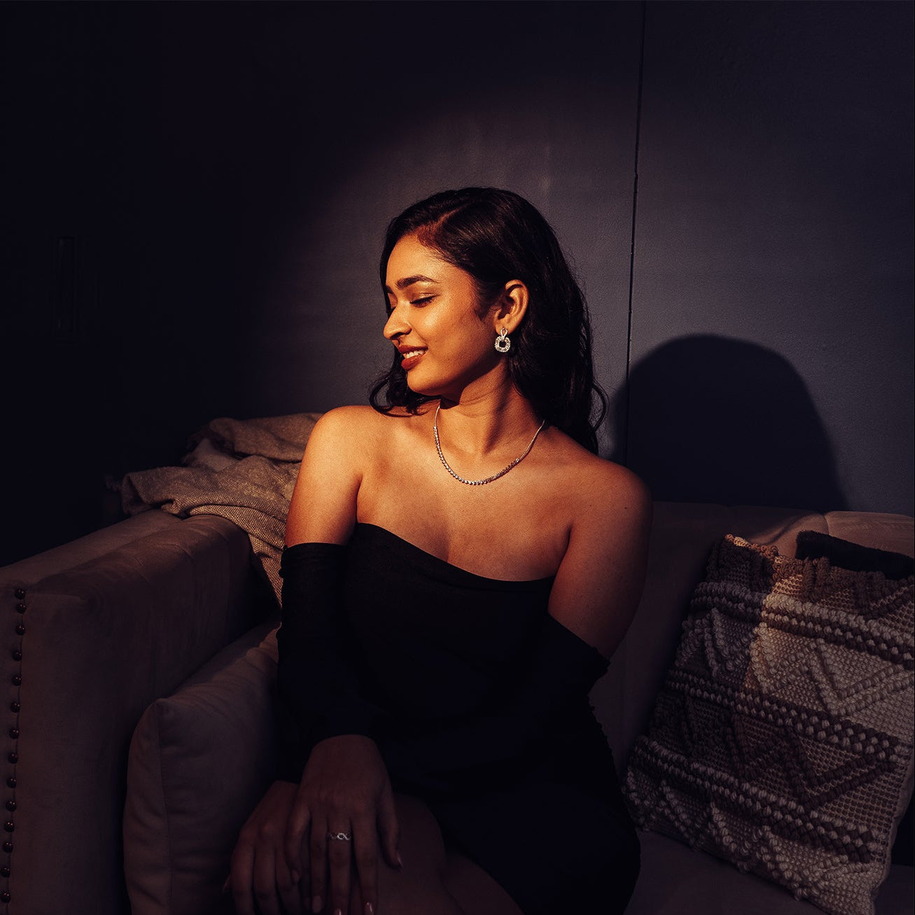 Sterling silver elegant round shaped dangling earrings