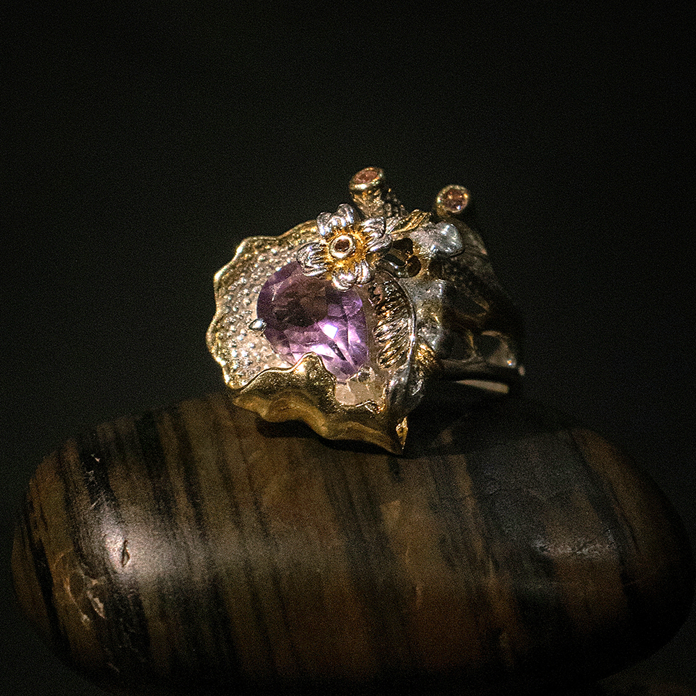 Garden whisper ring with amethyst stone and a beautiful garden like pattern