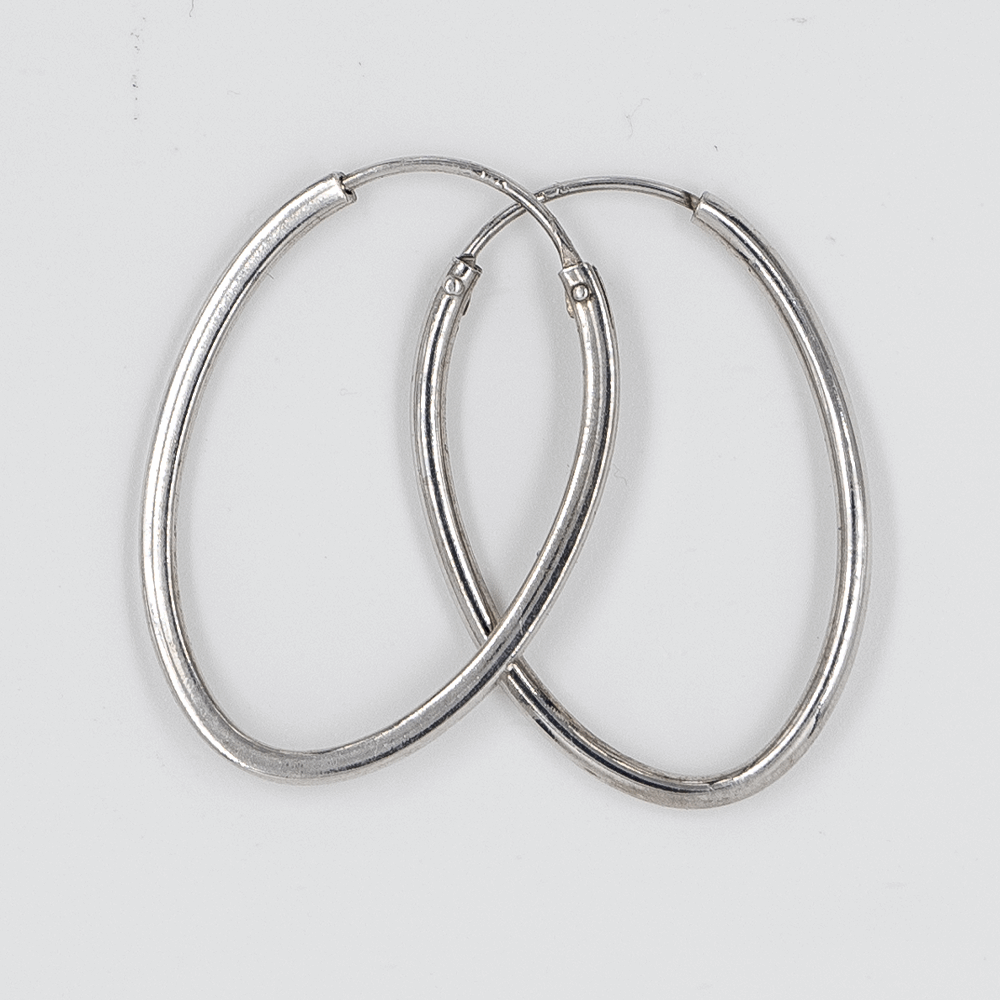 Minimalist Oval Hoops