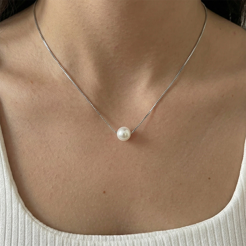 Sterling silver pendant with a single pearl on a chain, Minimal pendant, Pearl pendant, Pearl chain