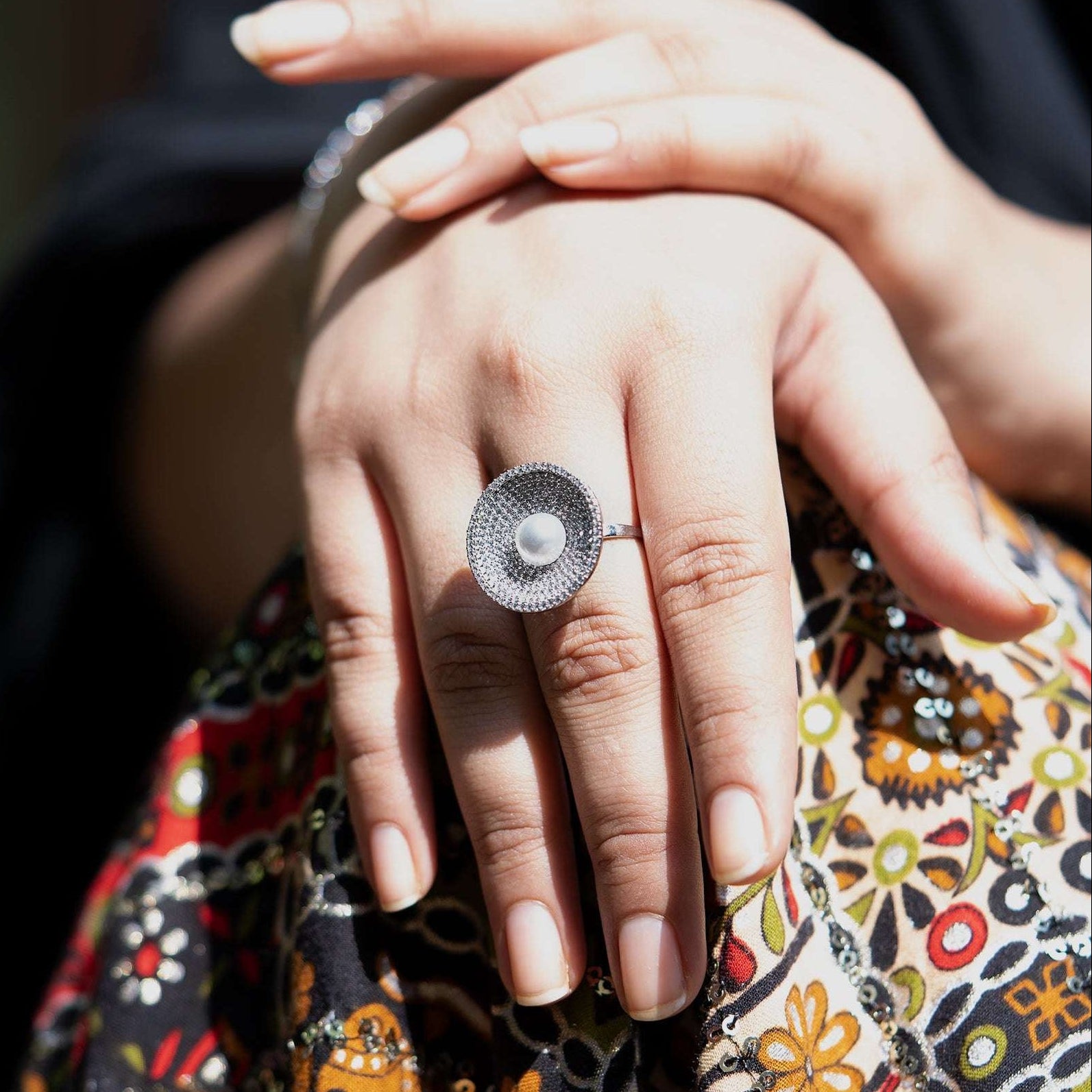 Ornate ring, A masterpiece with conical setting of stones and a highlighted pearl in the center. Traditional ring