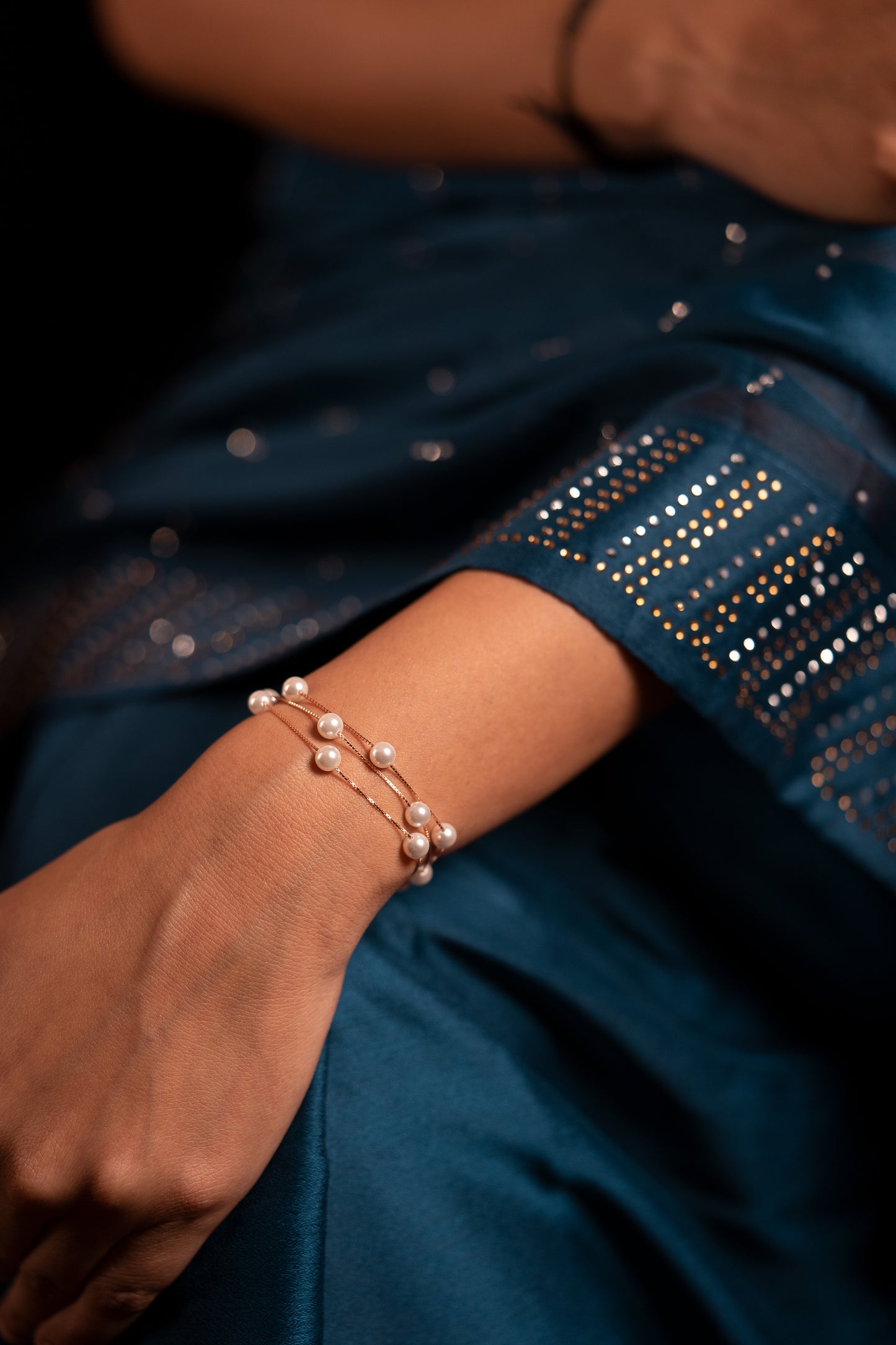 Pearlita pearl bracelet, with the intricacies of high quality pearls, fitted on a distance