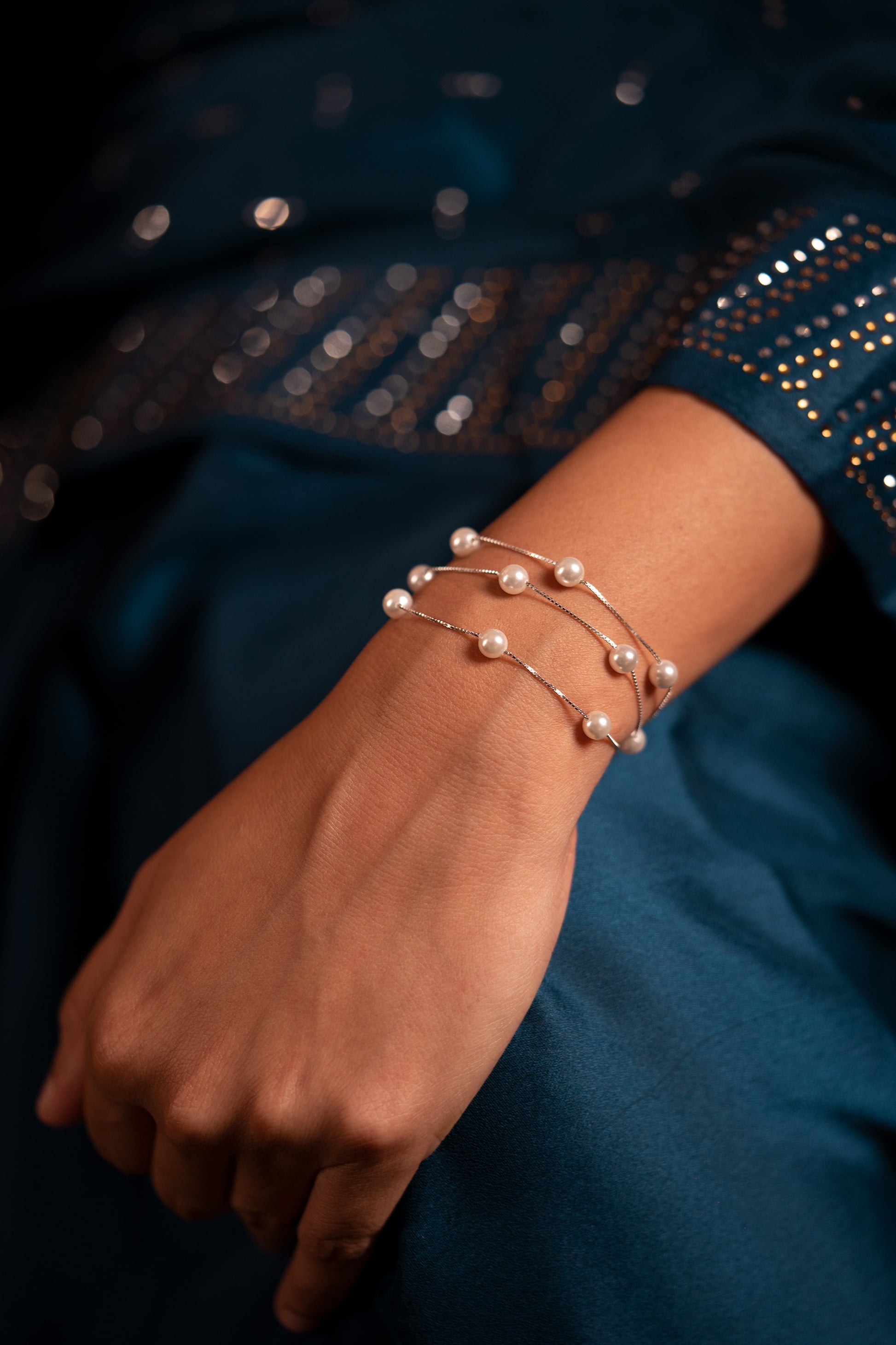 Pearlita pearl bracelet, with the intricacies of high quality pearls, fitted on a distance