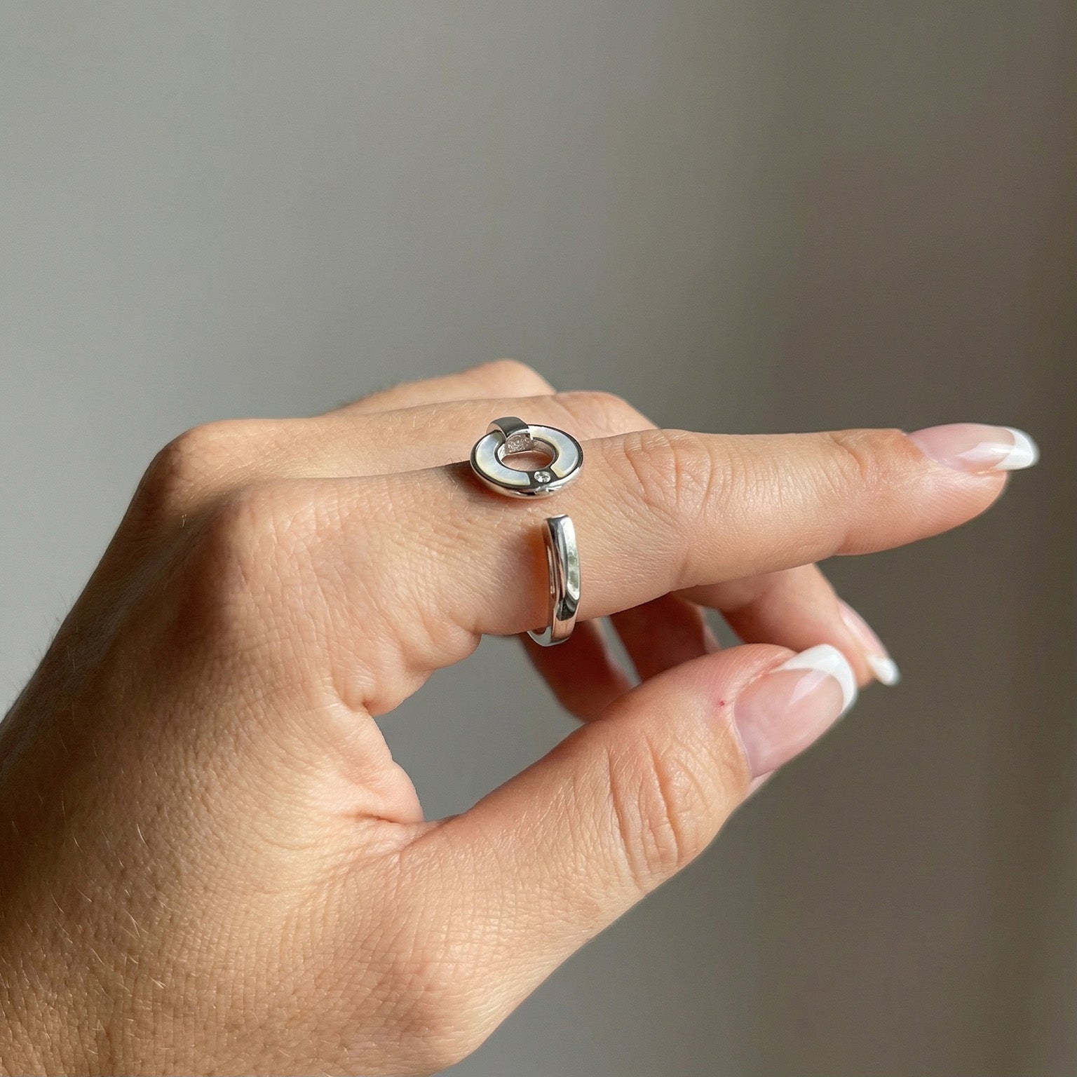 Elfy sterling silver ring, Round ring with mother of pearl