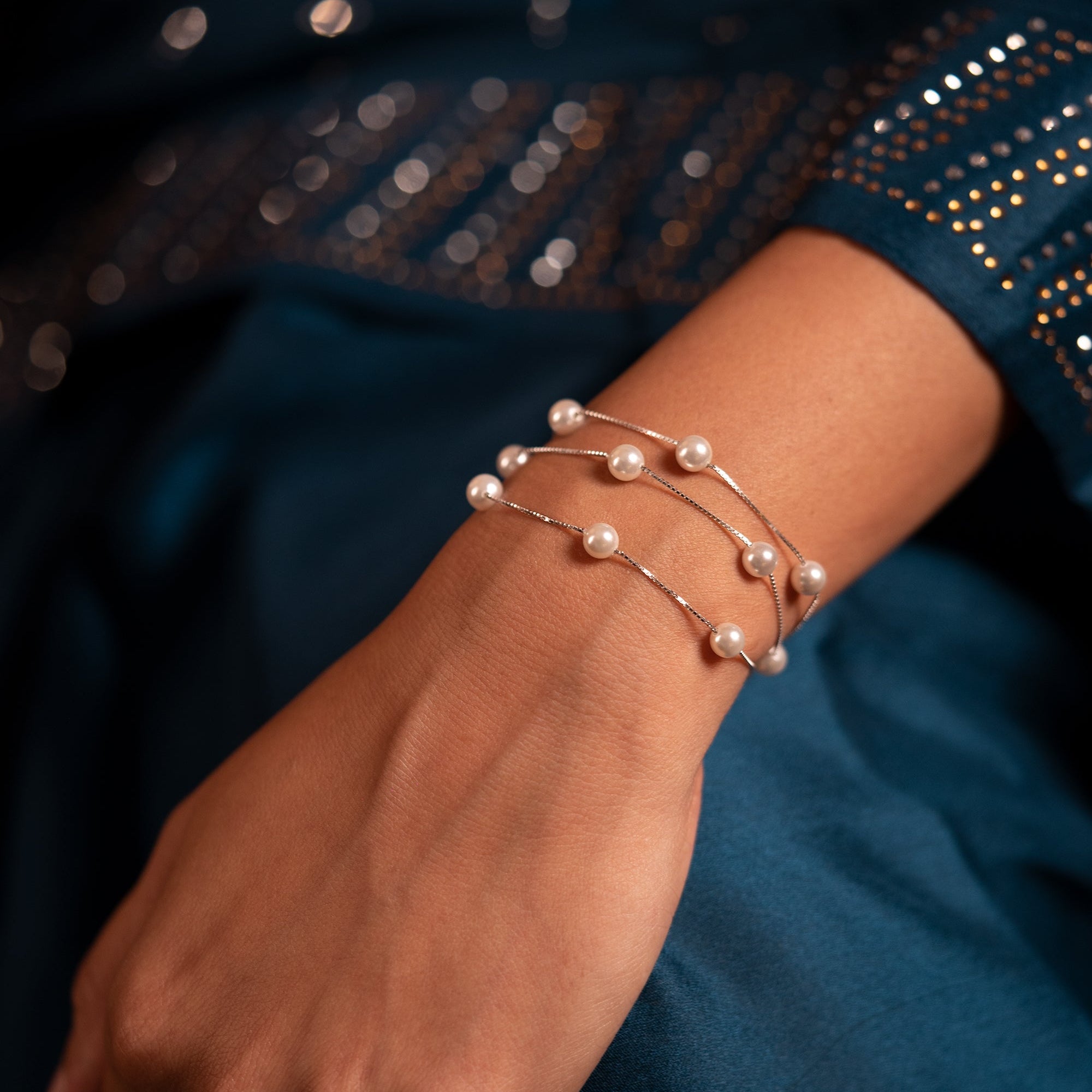 Pearlita pearl bracelet, with the intricacies of high quality pearls, fitted on a distance