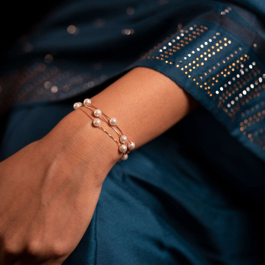 Pearlita pearl bracelet, with the intricacies of high quality pearls, fitted on a distance