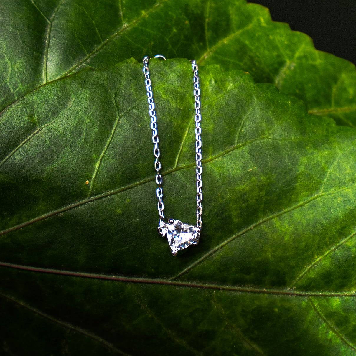Heart chain ring silver, adjustable chain in silver color with heart shaped stone in mid