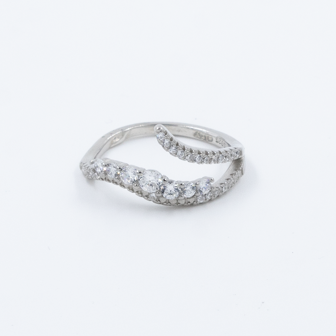 The Stream Ring, elfy 925 silver ring with wave like pattern on white background